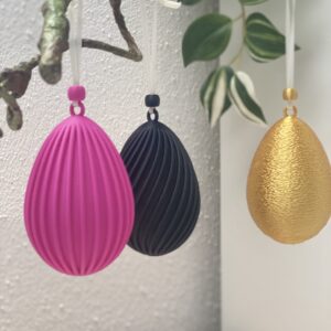 Ostereier hängend mit Textur