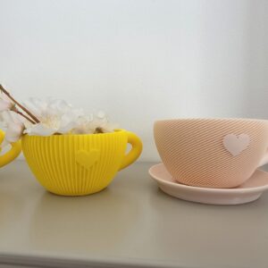 Dekorative Tasse mit Teller (auch als Set)