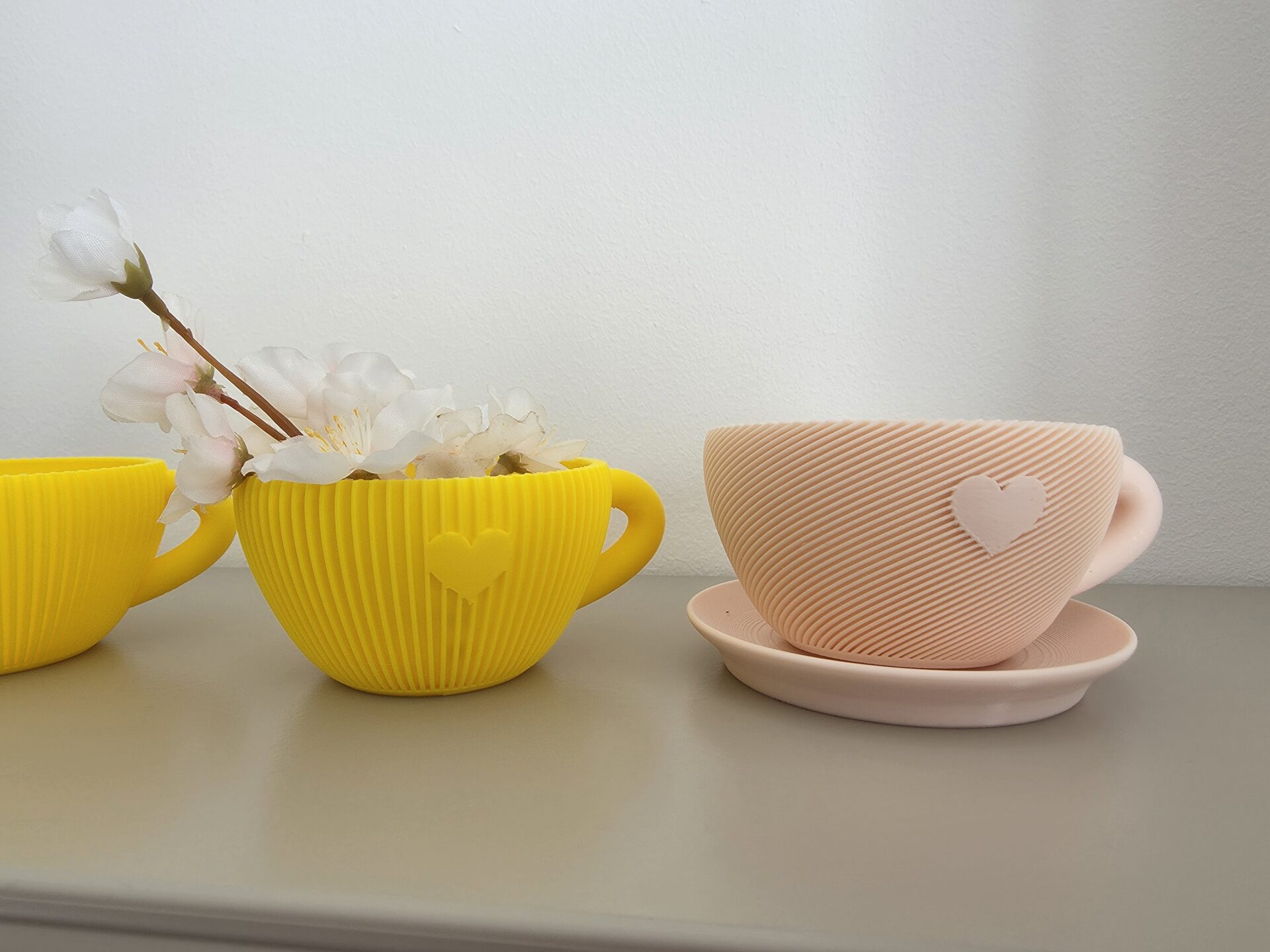 Dekorative Tasse mit Teller (auch als Set)